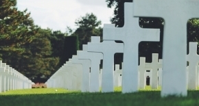 Искусственная трава для кладбища